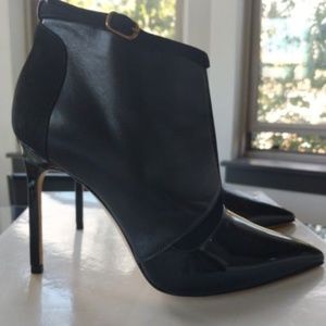 MANOLO BLAHNIK "Mistobo" Black Ankle Boots